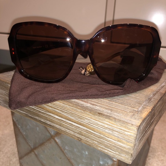Tory Burch Sunglasses 🕶 - Picture 3 of 4